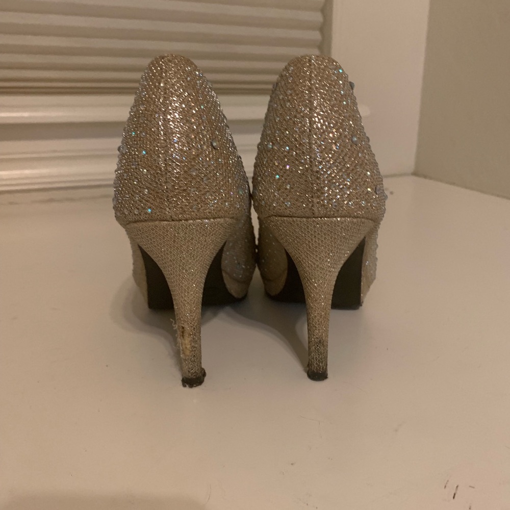 Pumps - Picture 4 of 6